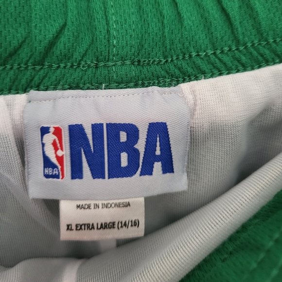 NBA Boston Celtics Basketball Boy's Youth Shorts XL 14 - 16 Patch - Picture 4 of 7